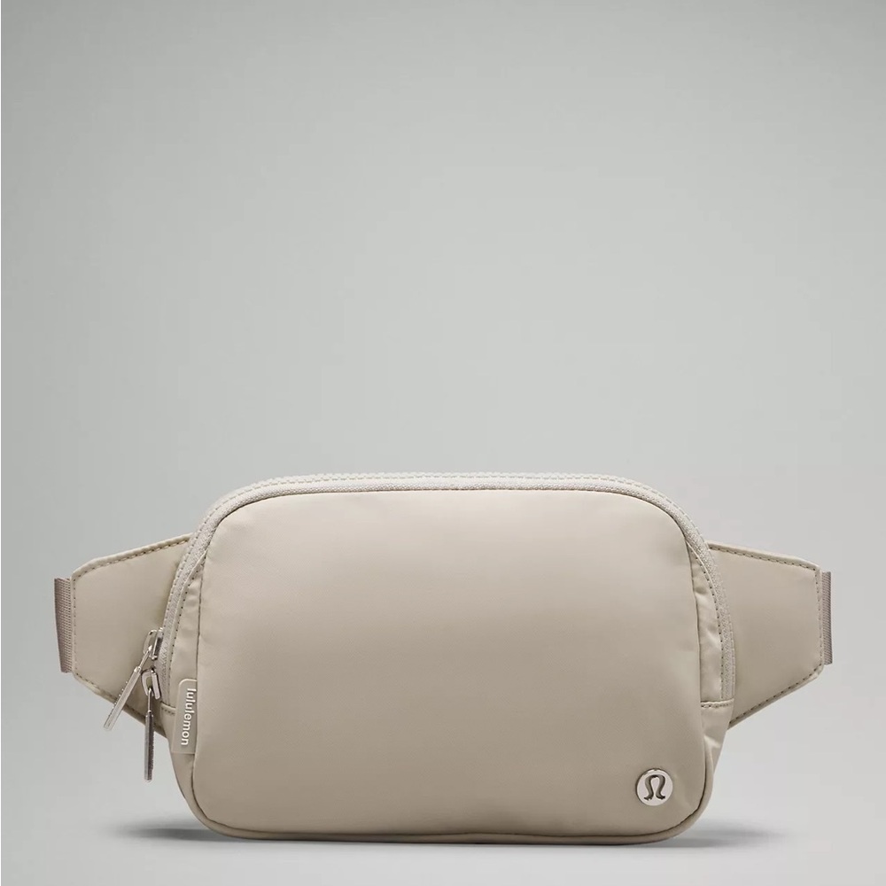 Lululemon Everywhere Belt Bag Large 2L- Raw Linen - Picture 5 of 9